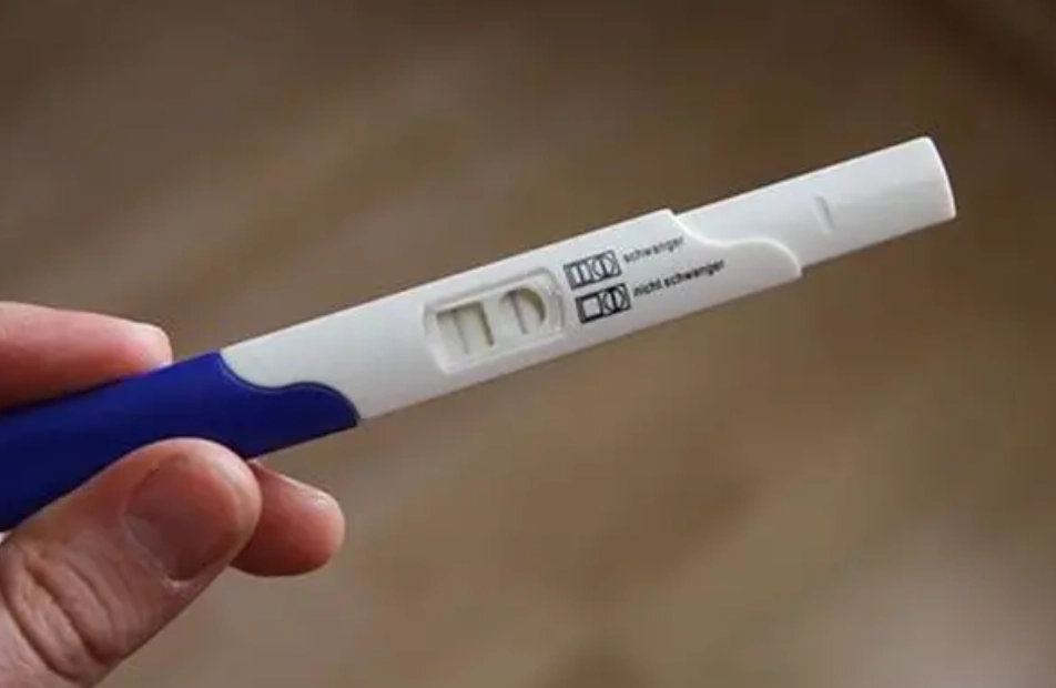 Early pregnancy discharge