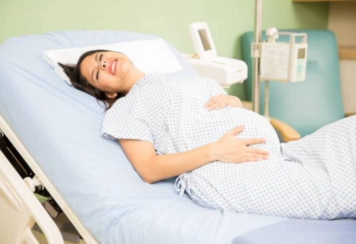 when to go to hospital for labor